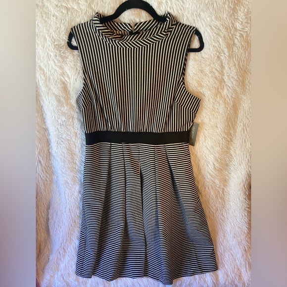 EVA MENDES for NEW YORK & COMPANY Freya Dress - Picture 3 of 6